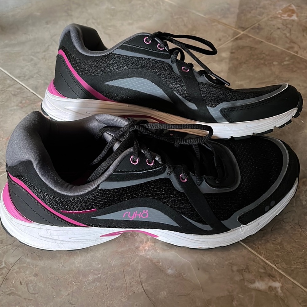 Ryka Sky Walk Walking Shoes - Size 6M. Great Condition